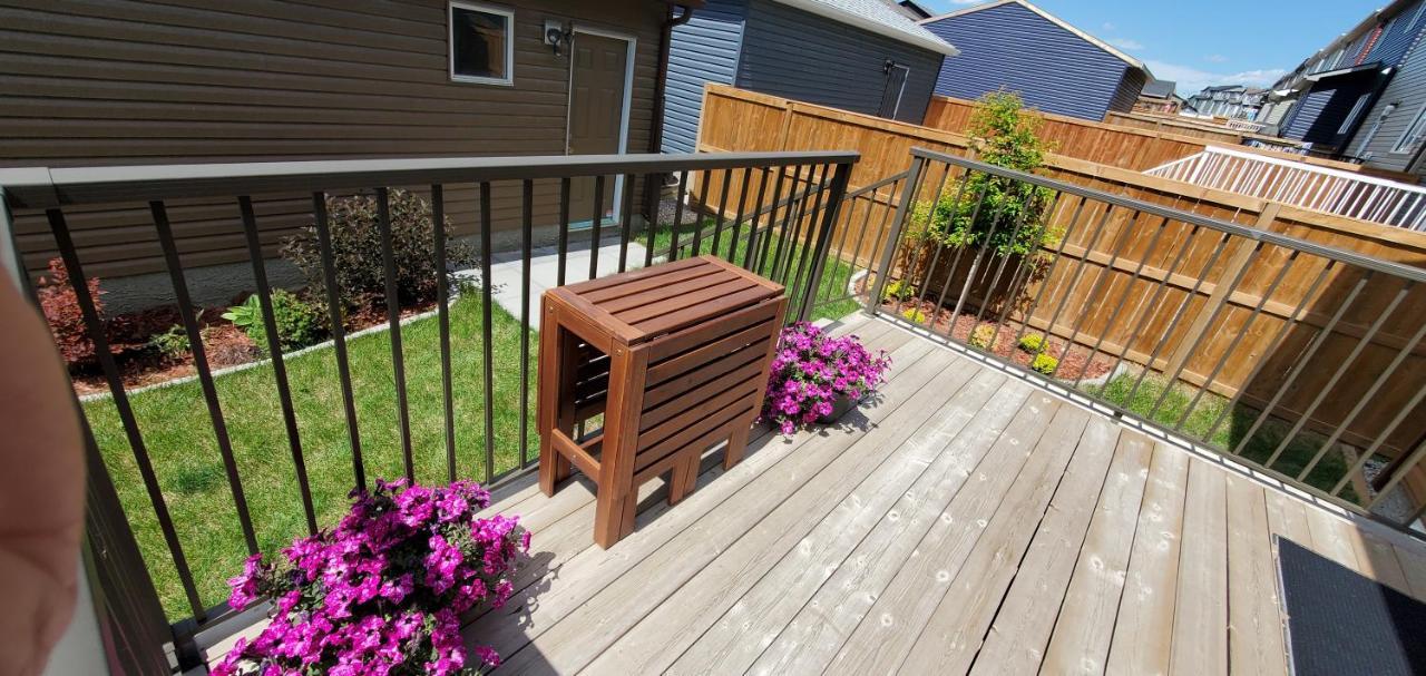 Delightful 1-Bedroom Private Suite In A New Home YYC Exterior foto
