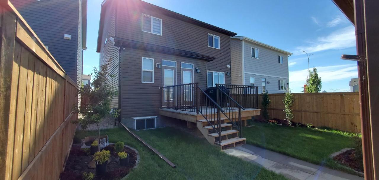 Delightful 1-Bedroom Private Suite In A New Home YYC Exterior foto