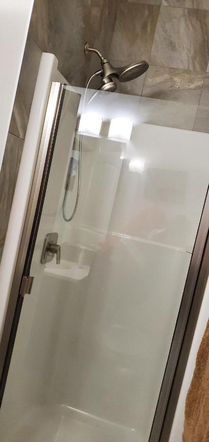 Delightful 1-Bedroom Private Suite In A New Home YYC Exterior foto