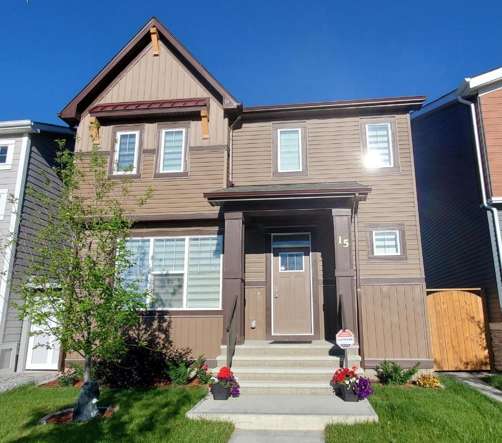 Delightful 1-Bedroom Private Suite In A New Home YYC Exterior foto