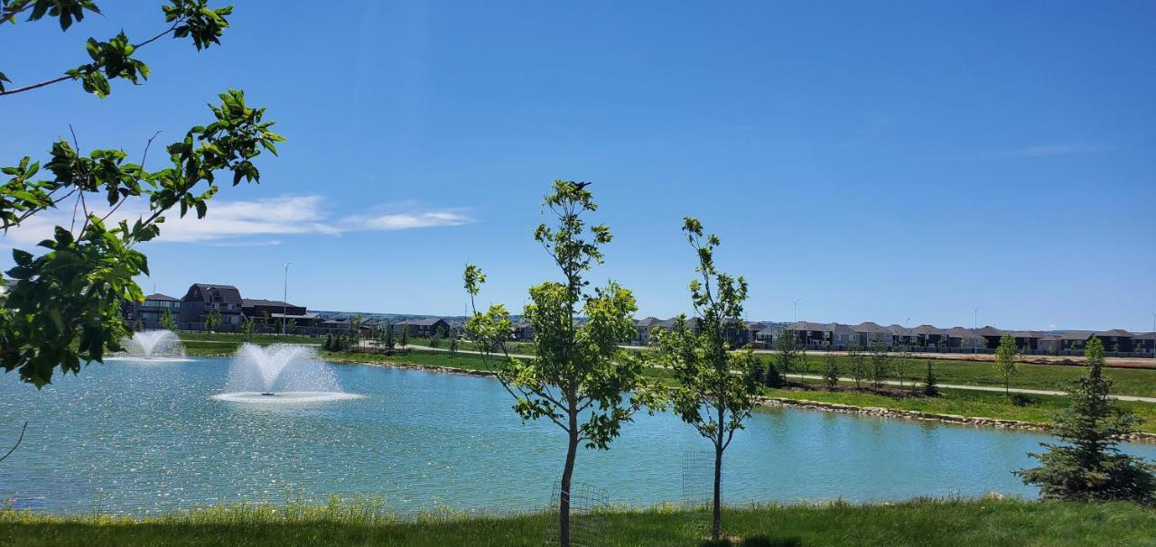 Delightful 1-Bedroom Private Suite In A New Home YYC Exterior foto