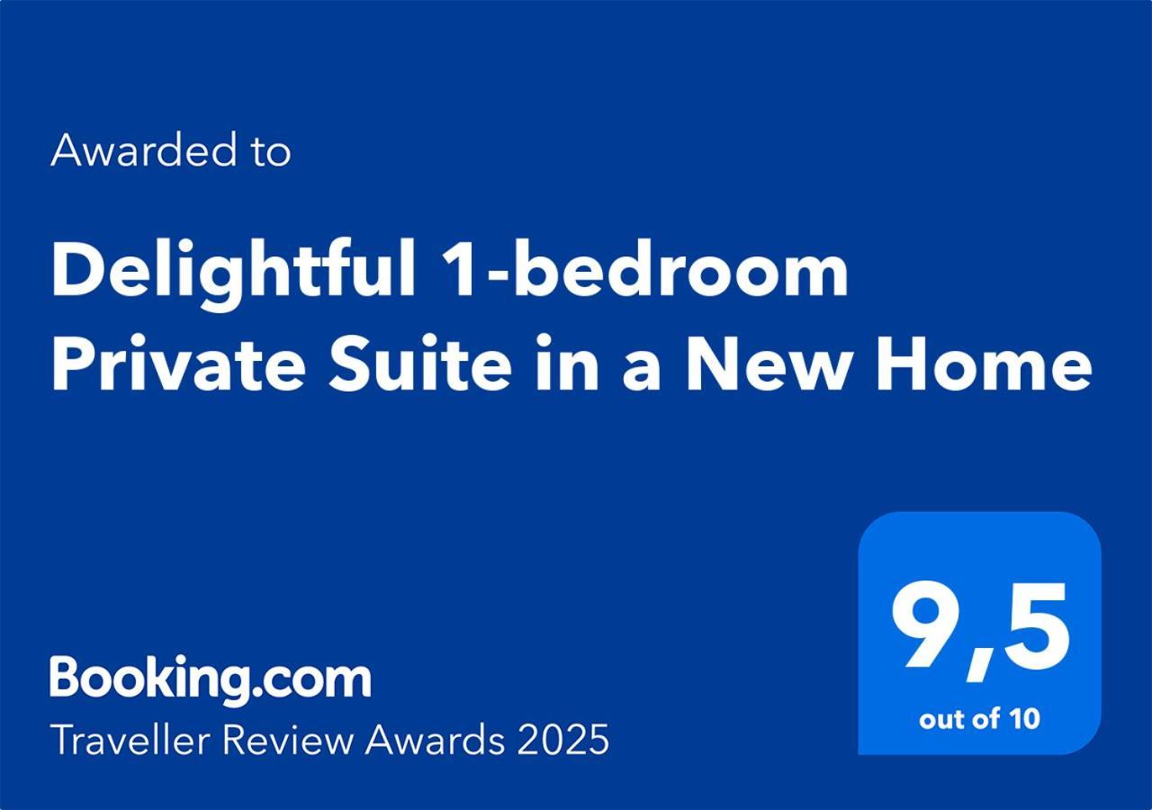 Delightful 1-Bedroom Private Suite In A New Home YYC Exterior foto